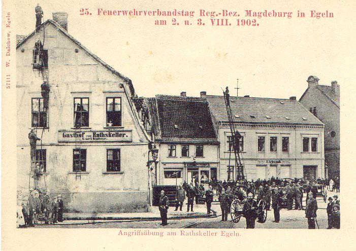 Schauvorfhrung am Rathaus 