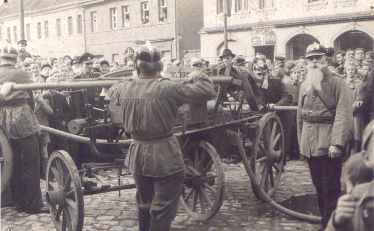 Schauvorführung auf dem Markt 1954